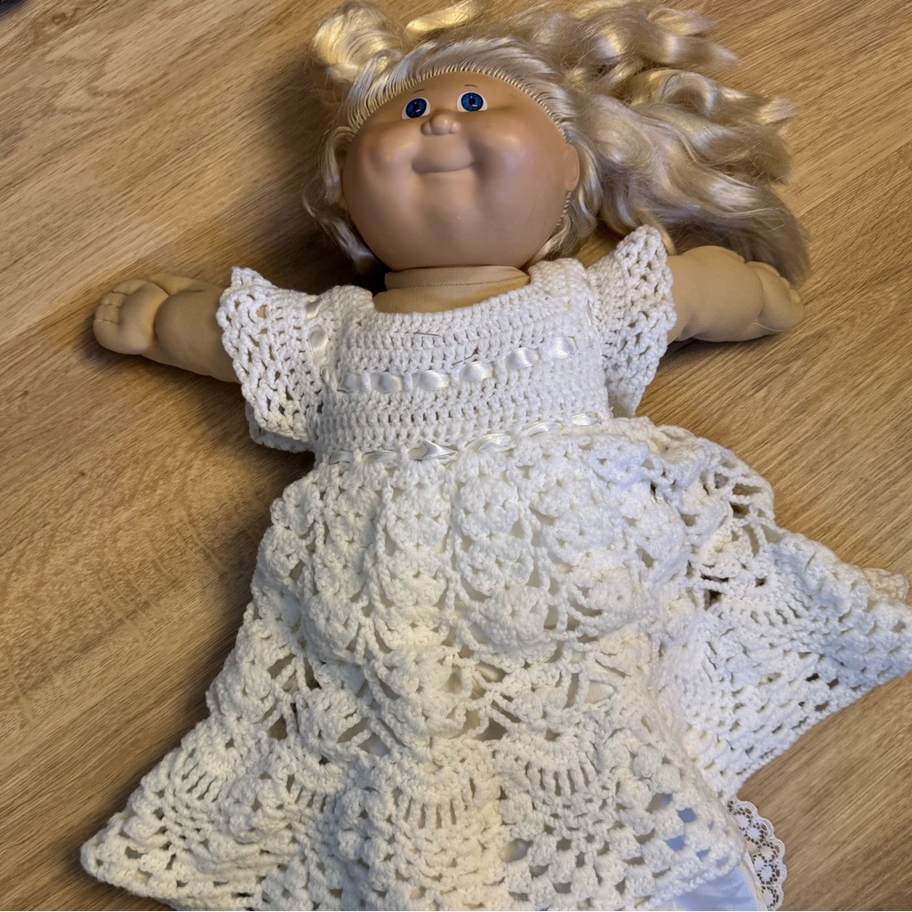 Vintage Cabbage patch Doll Blonde Hair blue eyes
